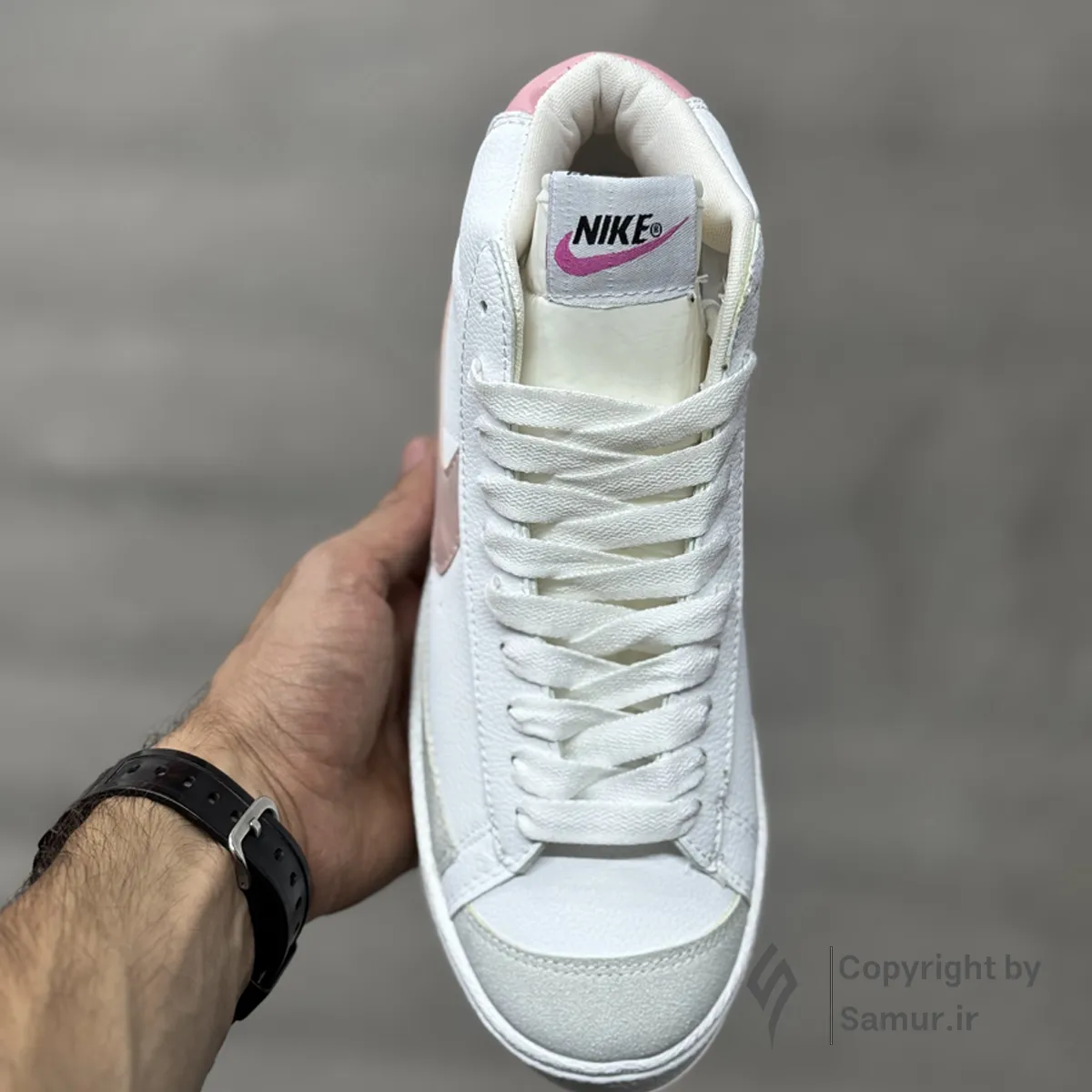 گالری تصاویر کتونی نایک بلیزر سفید صورتی ساقدار